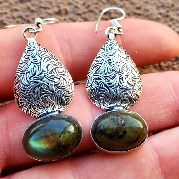 New Labradorite Silver Earrings. - Picture 3 of 9